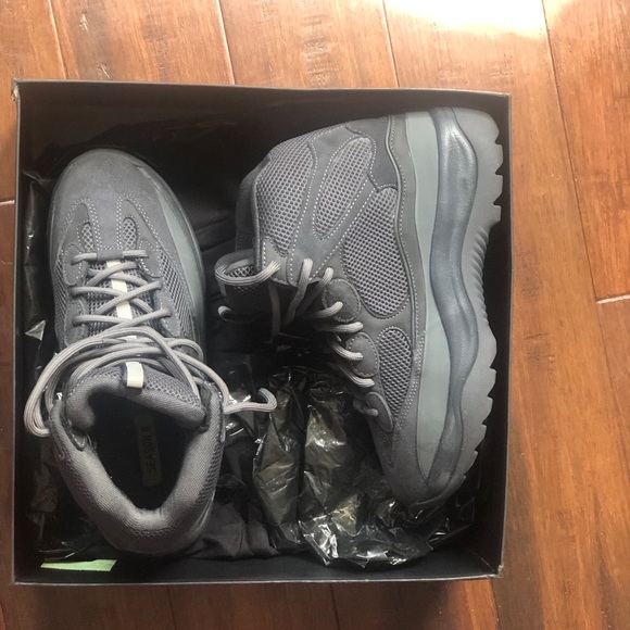 yeezy graphite boots